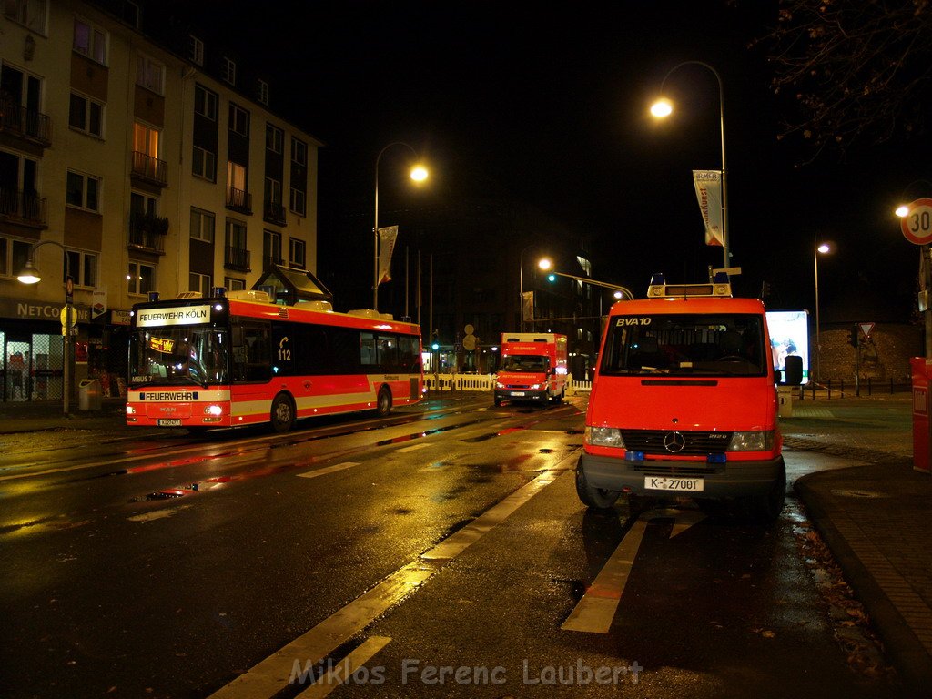 Sturm 3 Geruest droht auf die Strasse zu stuerzen Koeln Kalk Kalker Hauptstr   P166.JPG